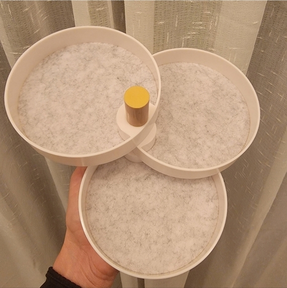 The 2 Bandits 3 Tiered Catchall Tray White Plastic NWT - Picture 5 of 10